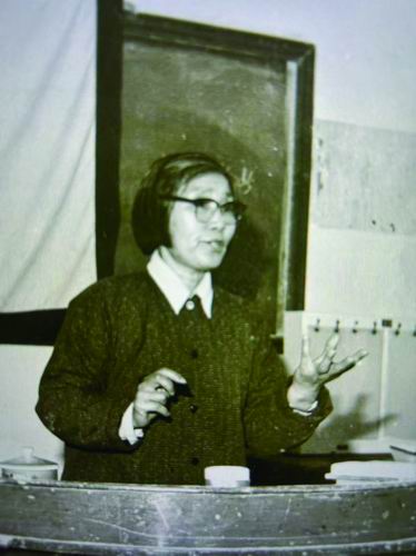 20世纪80年代，马玙在授课。