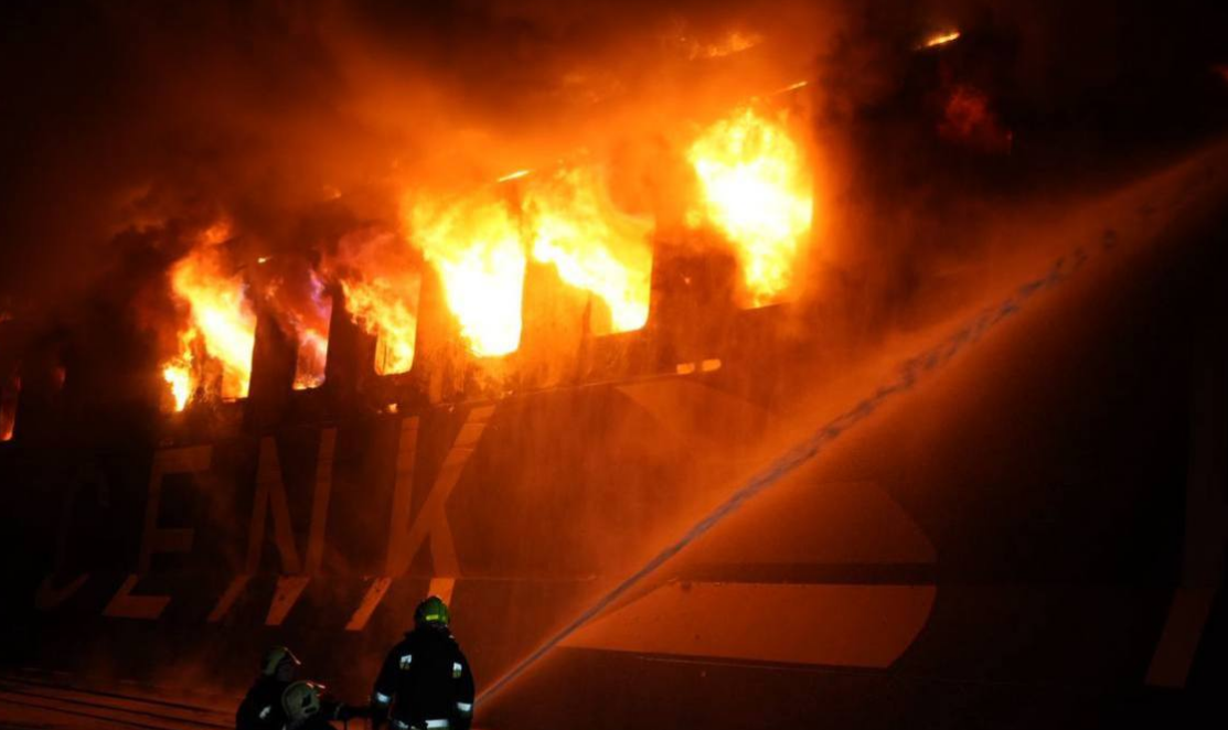 乌称一黑海港口城市遭导弹袭击 致货船起火