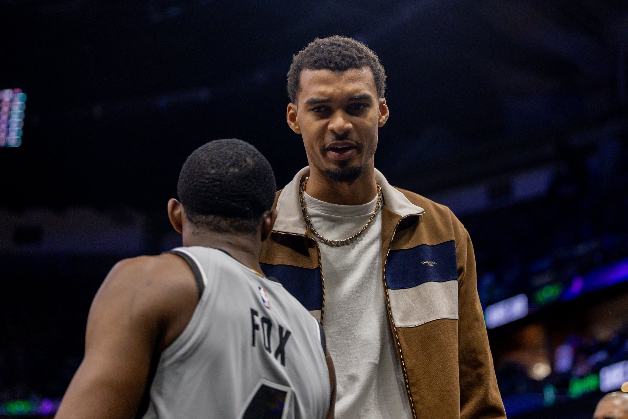 福克斯谈文班复出：希望他继续做自己 不要改变打法