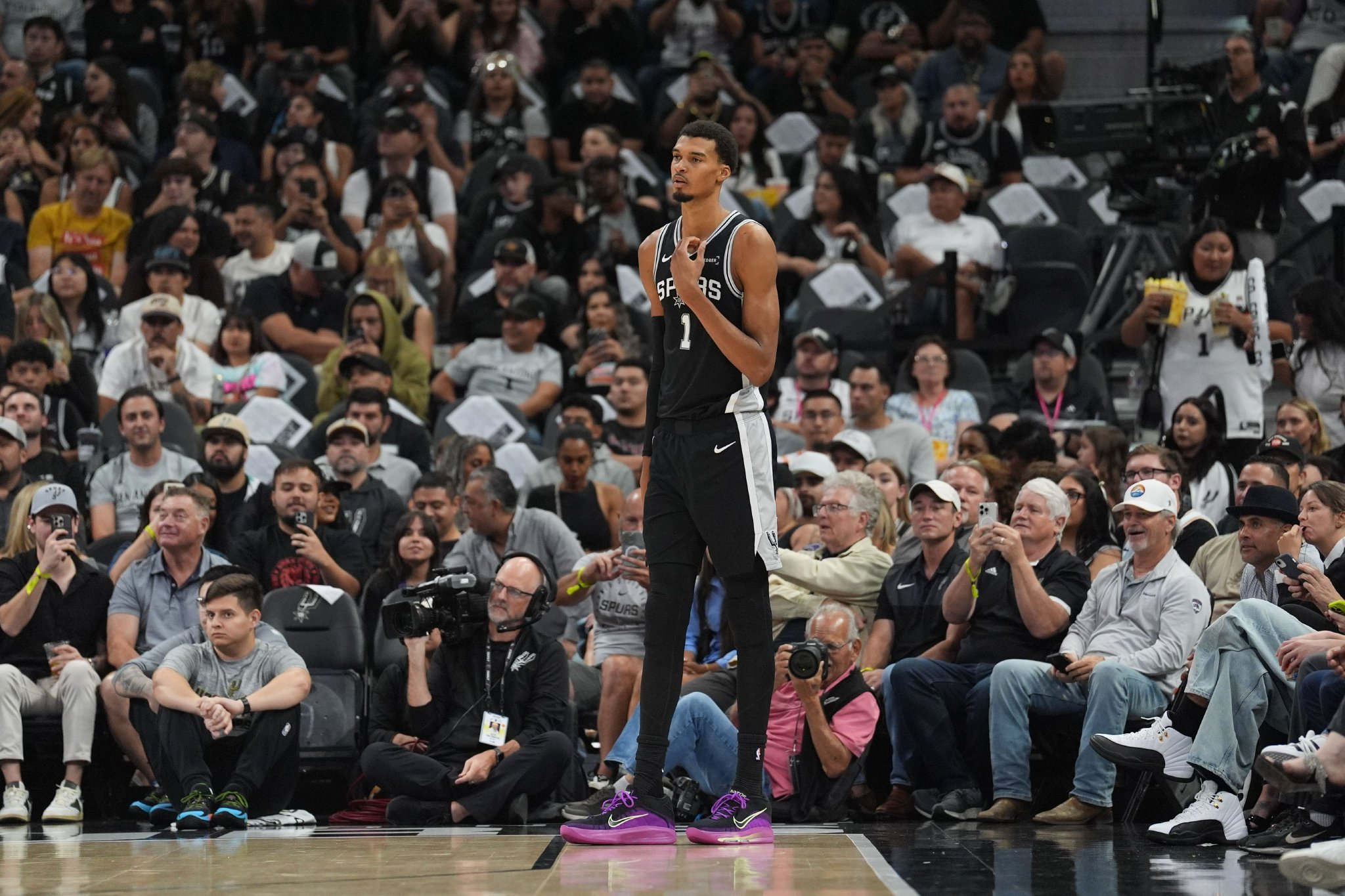 文班：淘汰赛没有额外压力 没必要过度思虑问题一切都是水到渠成