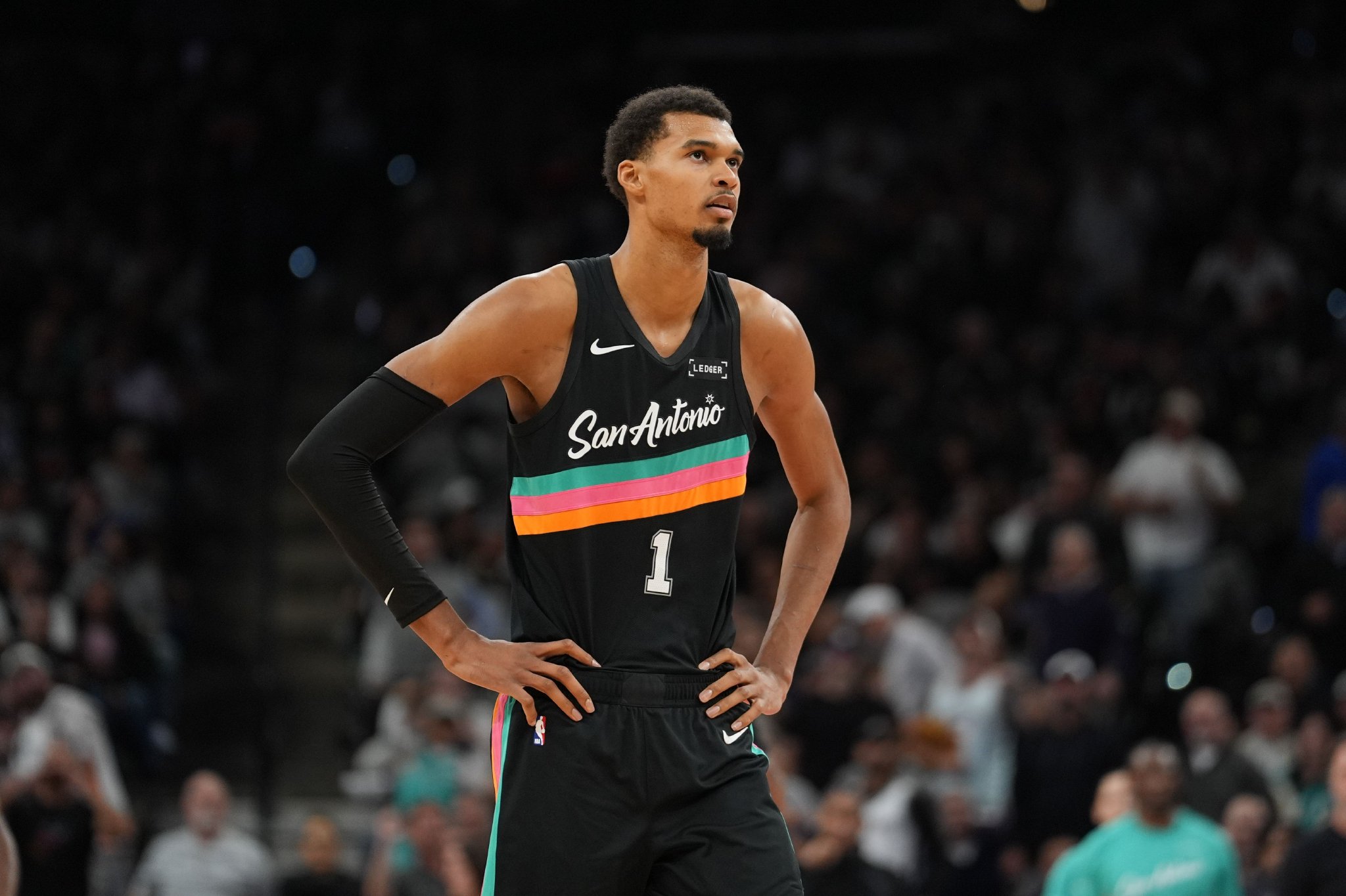 回归！Shams：文班亚马将在对阵雷霆的NBA杯半决赛中复出