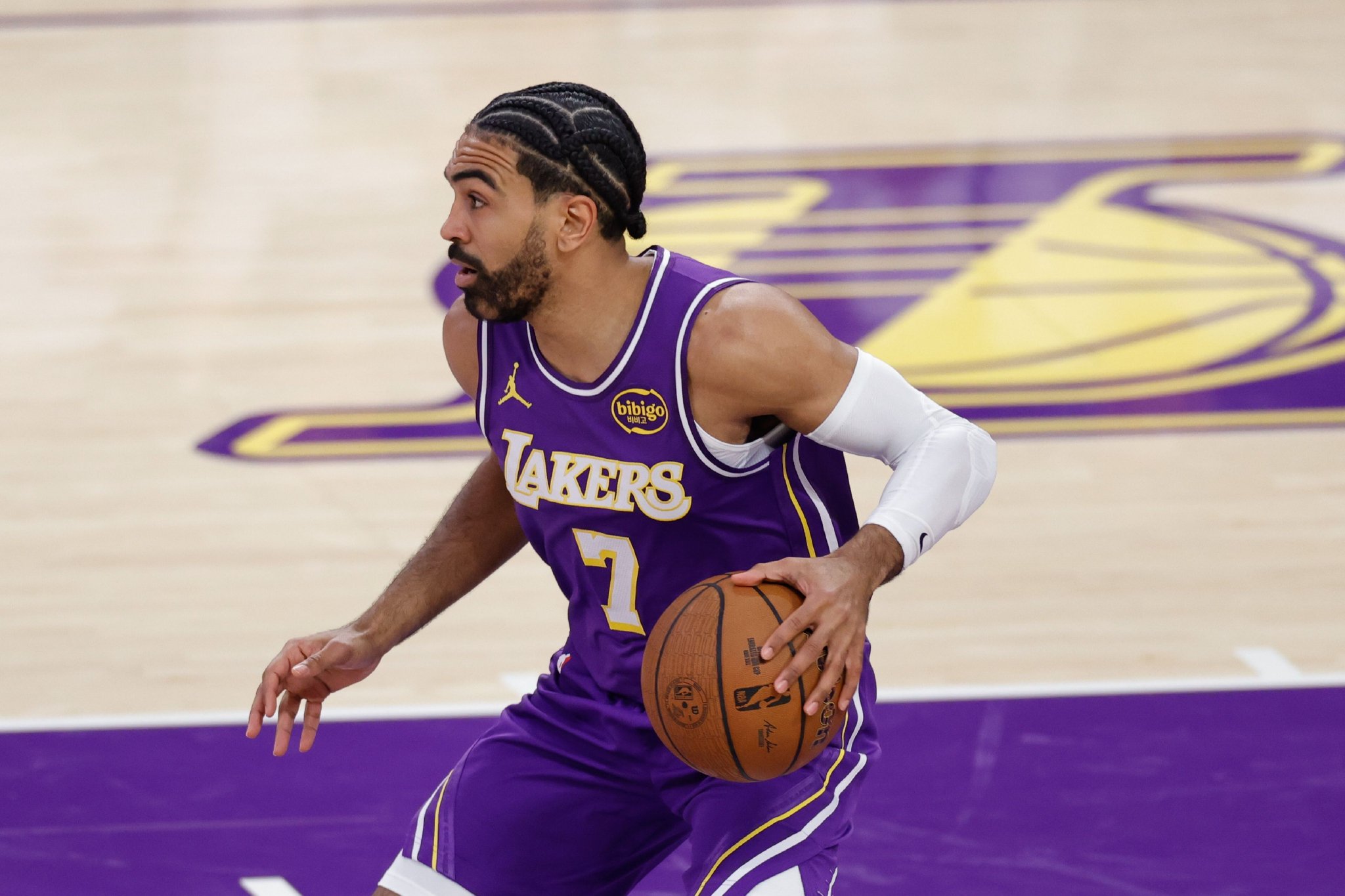 文森特：比赛开始就展现对抗性裁判吹罚也会变 中途提升肯定不行