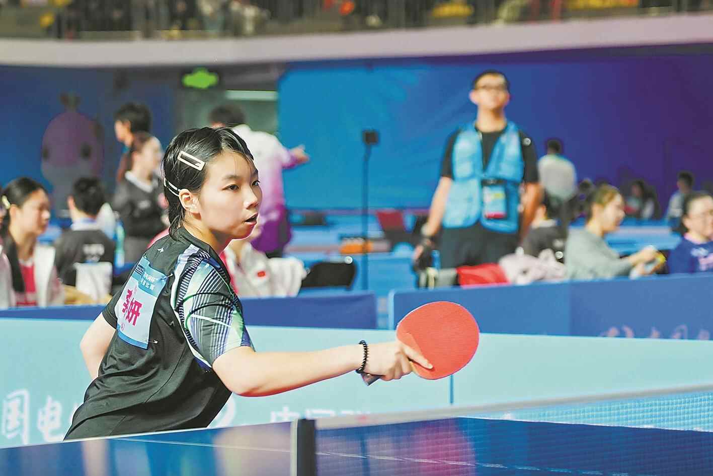 从小镇姑娘到金牌得主18岁女孩单手圆梦乒乓球赛场