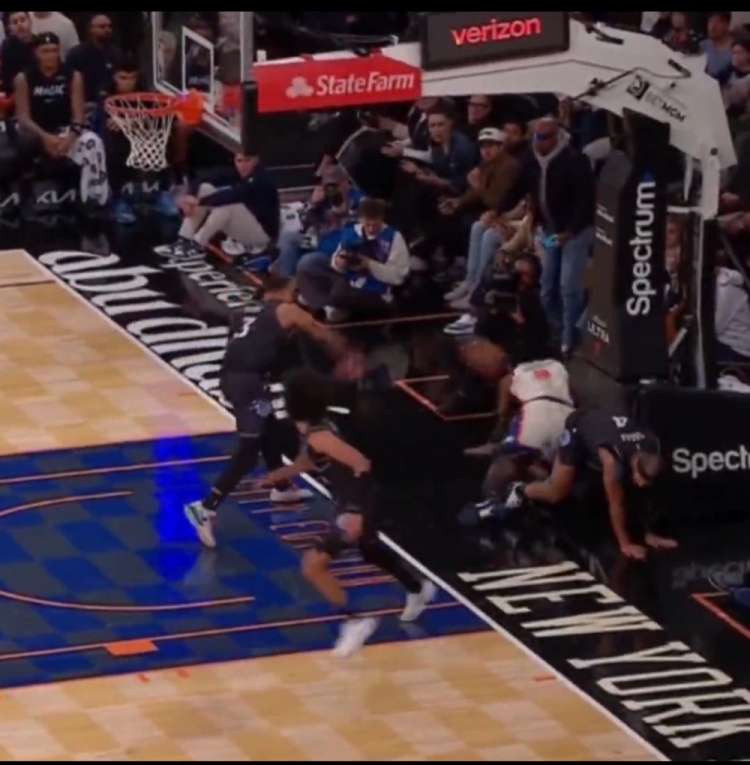 贝恩谈此前拿球砸阿努诺比：不是故意的 只是太用力了