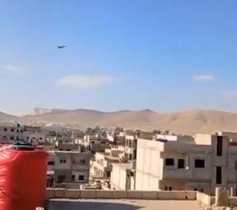 袭击事件后，美媒爆：美军紧急出动F-16战机飞越叙中部城市上空，“展示武力”