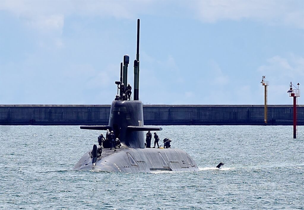 “海鲲”号潜艇6月海试时液压失效“吓坏船员”，蓝营民代批绿营隐瞒