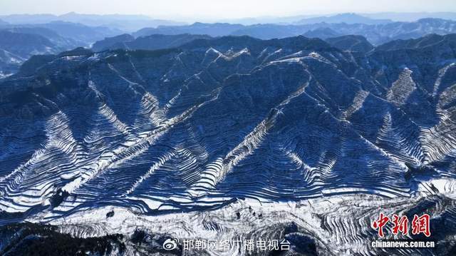 图为航拍涉县旱作石堰梯田王金庄梯田。 武志强 摄