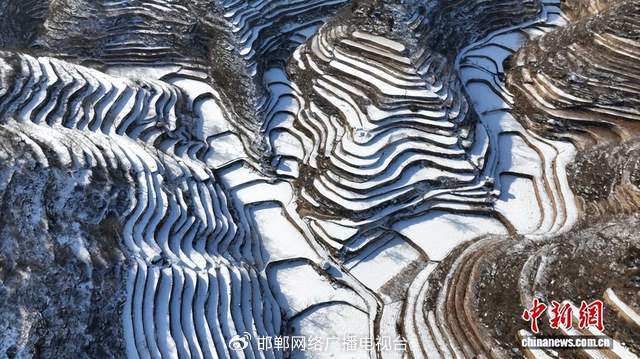 图为航拍涉县旱作石堰梯田王金庄梯田。 武志强 摄