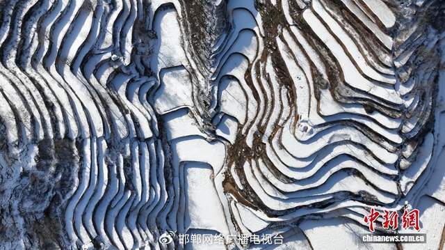 图为航拍涉县旱作石堰梯田王金庄梯田。 武志强 摄