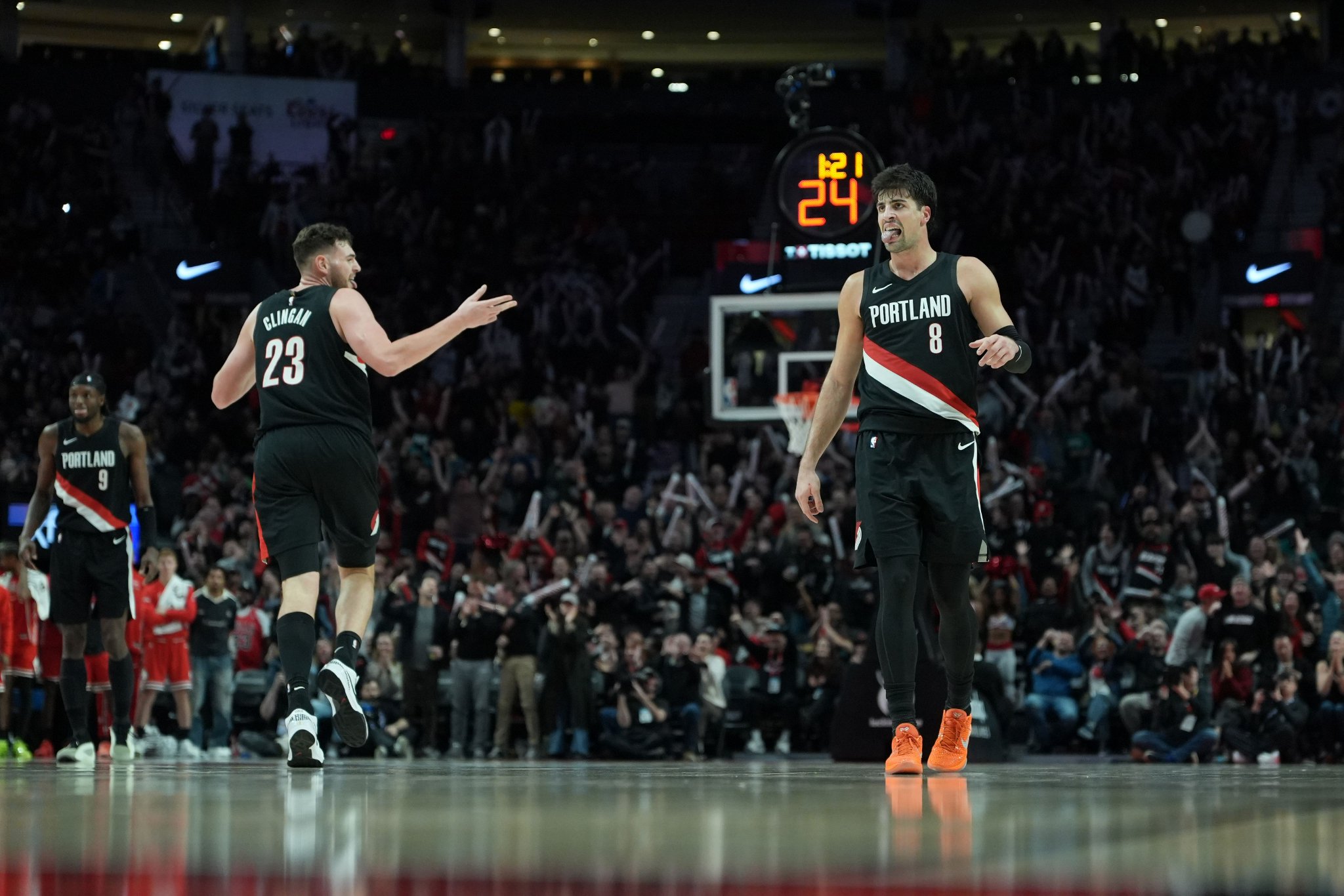 开拓者媒体人：可用大根等4首发去换字母 这筹码除了马刺无队能比