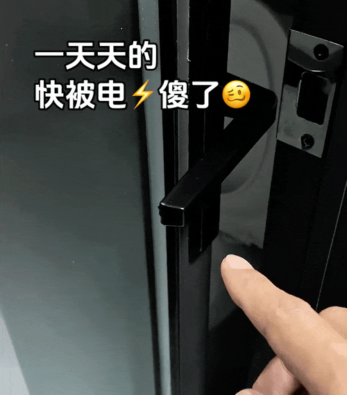 图源抖音@古怪小四