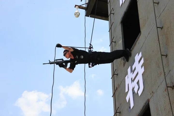 特警之特：1100余名歹徒被他抓获