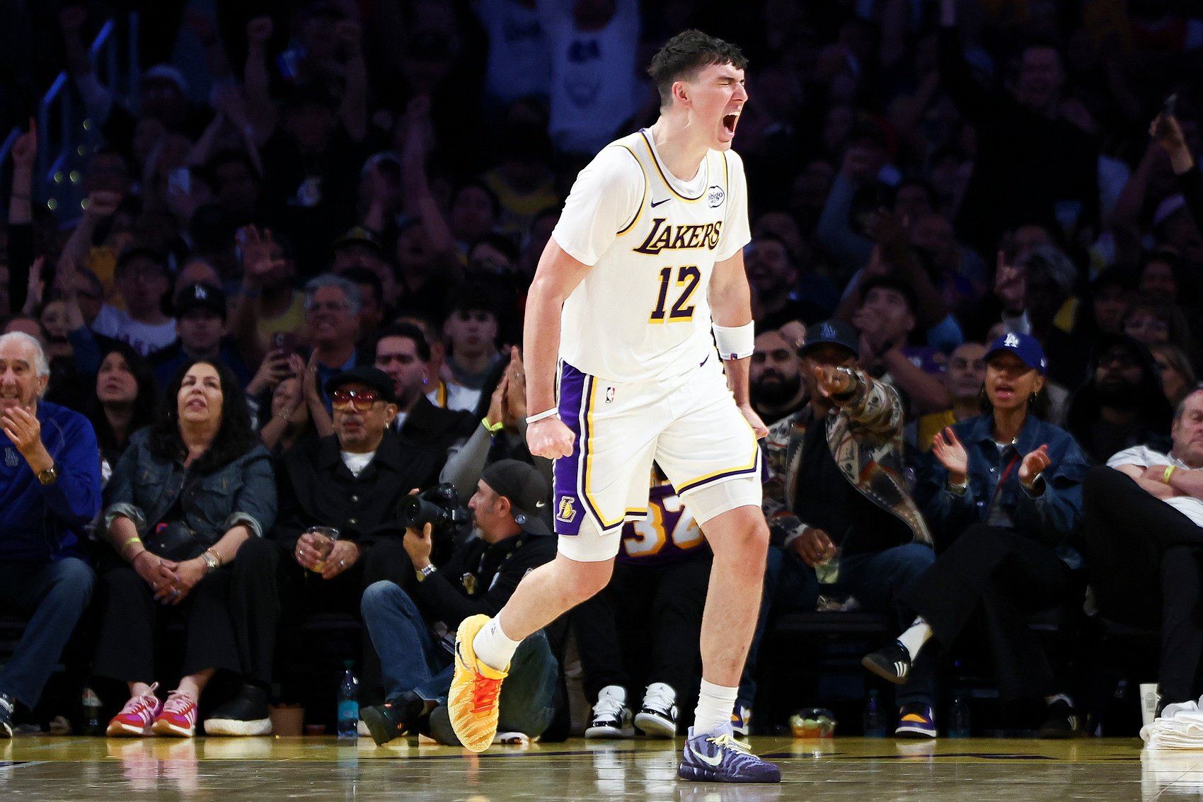 艾顿：总有人认为拉拉维亚是能被随意拿捏的软柿子 但他是斗牛犬