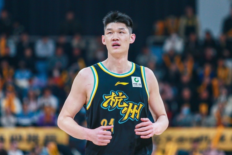 拼尽全力！胡金秋13中10空砍全队最高24分 罚球3中3