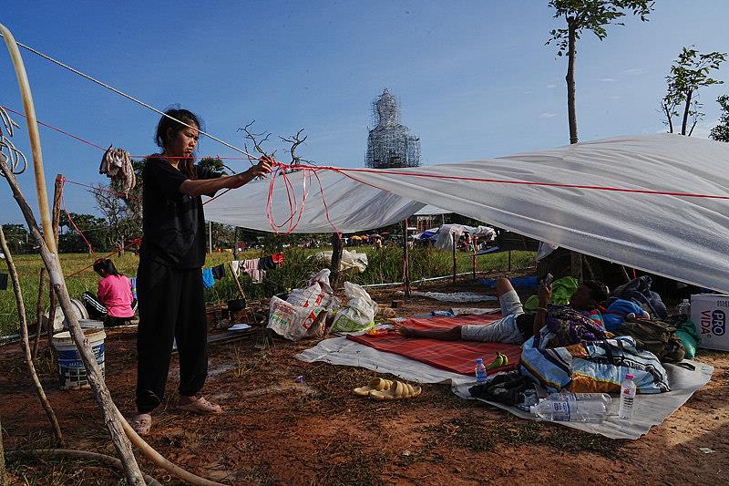 泰柬冲突持续 已致柬12名平民死亡 40万人流离失所