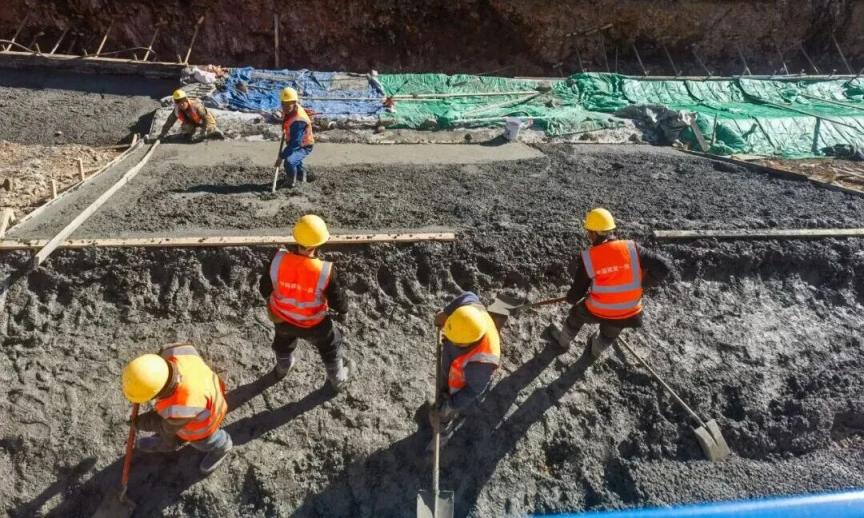 琉璃河鱼水洞村段挡土墙护坡施工。