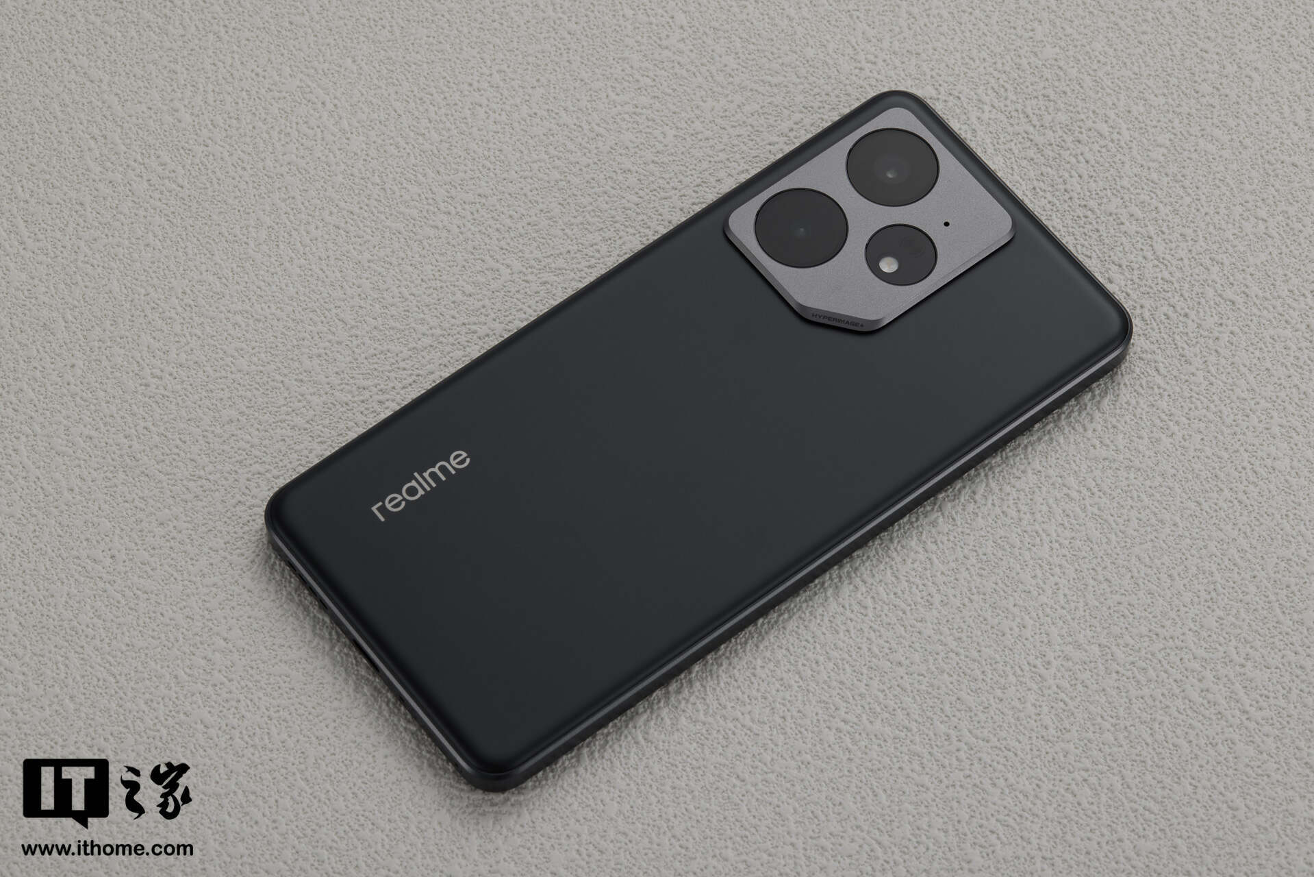 ▲ IT之家实拍：真我 Neo 7