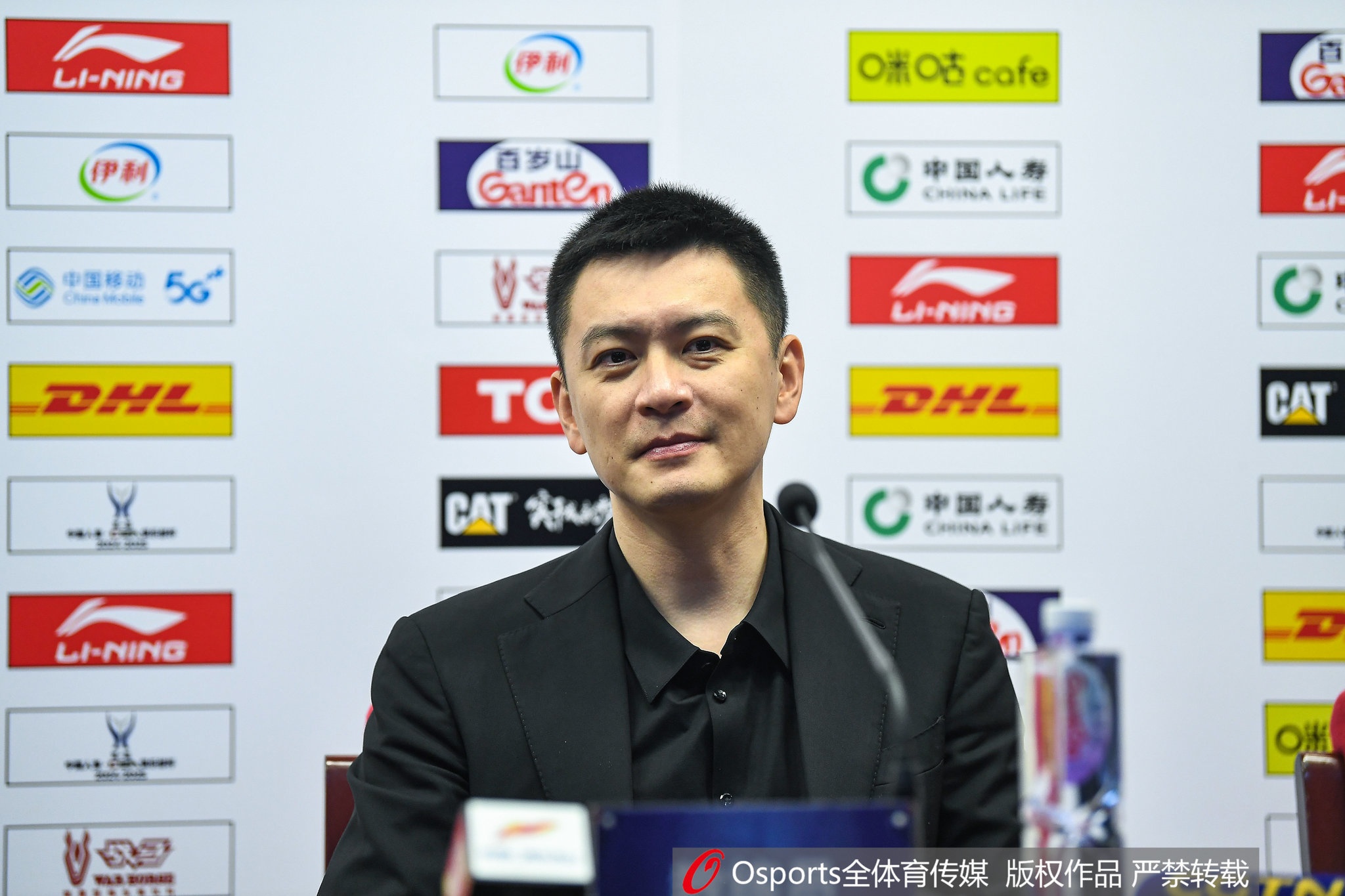 杨鸣：球迷没要求我们每年都夺冠 但每场比赛我们须展现拼搏风范