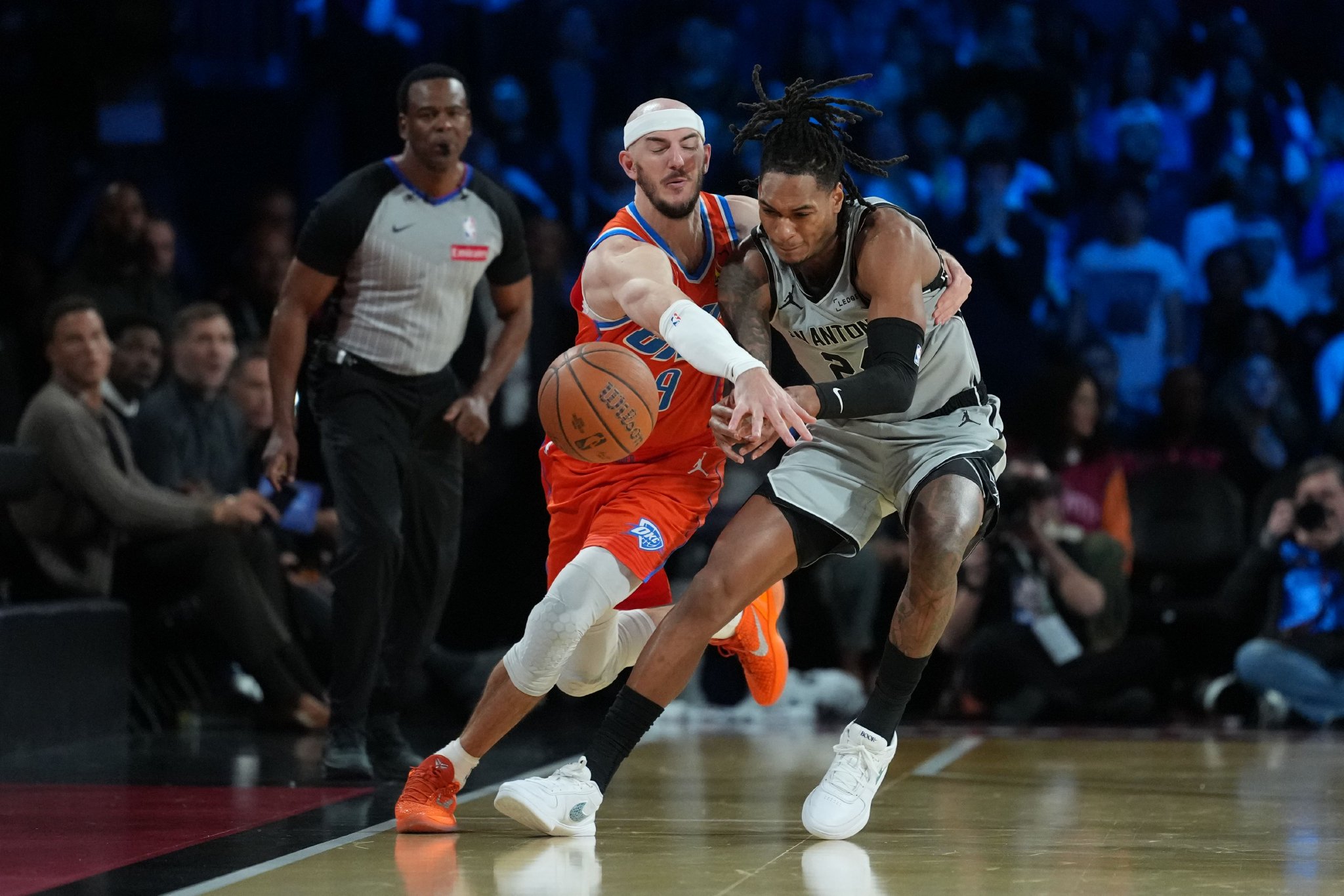 网友批评卡鲁索防文班的小动作 卡鲁索：不跟不懂球的人聊球