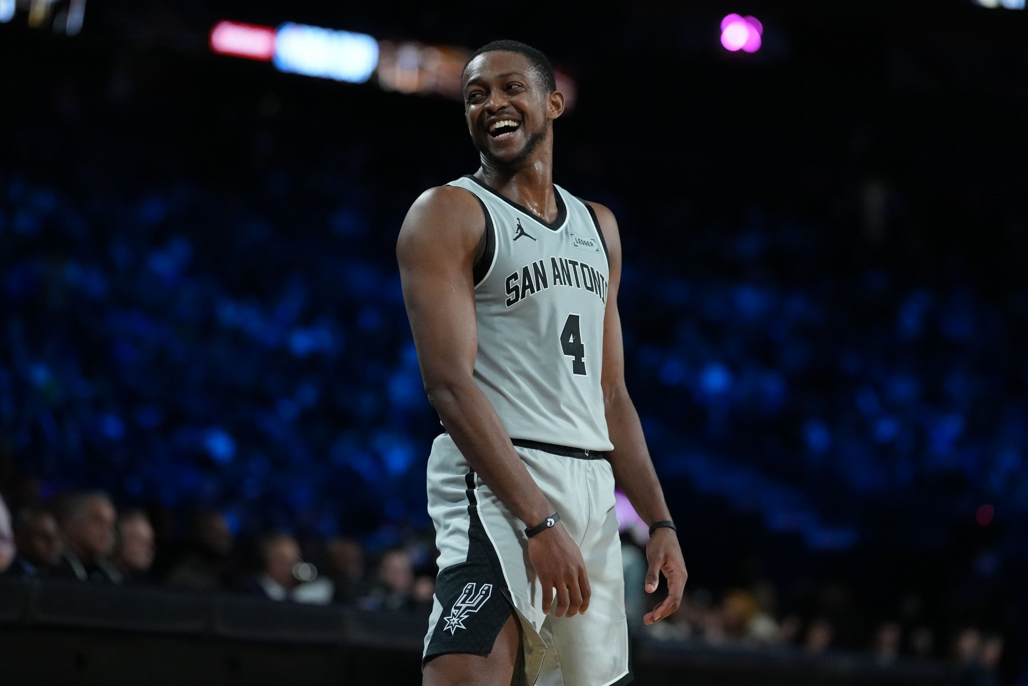 福克斯谈国王现状：对此我真没什么好说的 只能说这边的草更绿吧