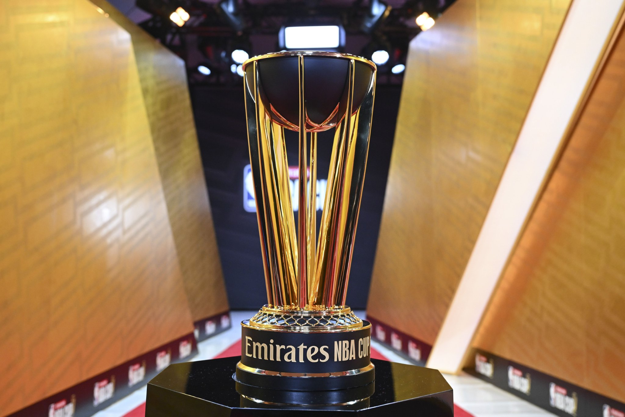 NBA杯或移出赌城？船记：它应该取代全明星赛 中场时向全明星致敬