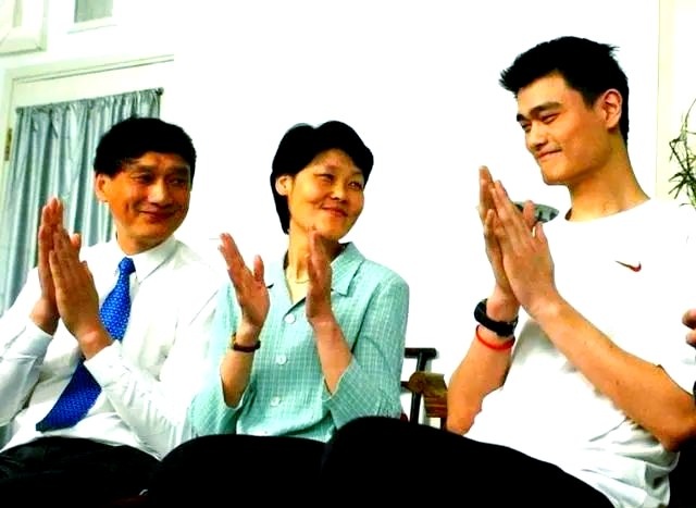 美媒体人：因杨瀚森来自中国就得和姚明相提并论？这话完全没逻辑