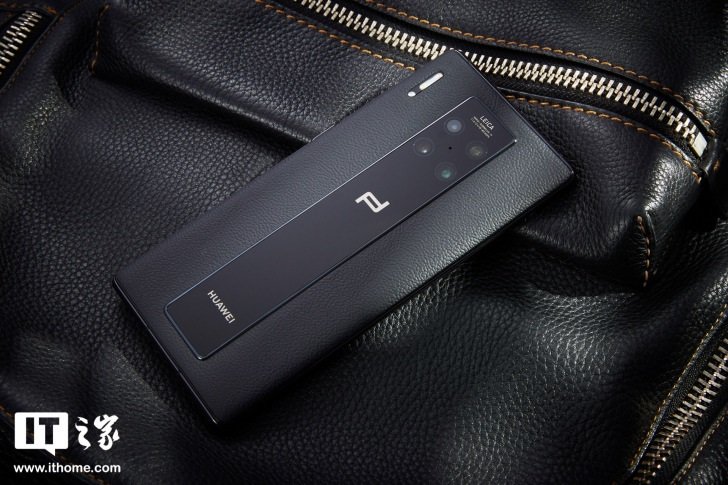 ▲ IT之家开箱：华为 Mate 30 RS 保时捷设计玄黑图赏