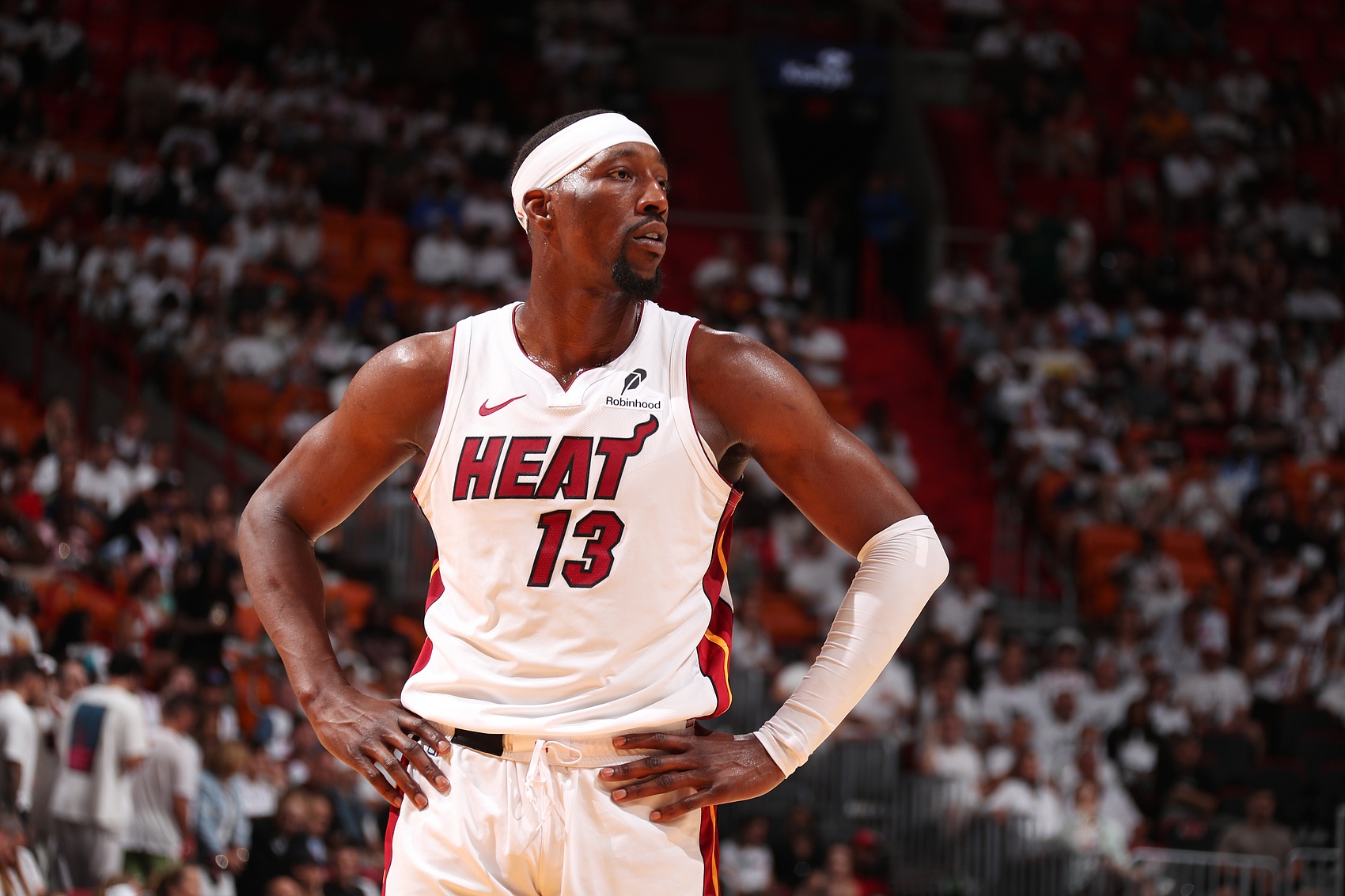 攻守兼备！阿德巴约半场7中4拿到全队最高13分9板 正负值+7