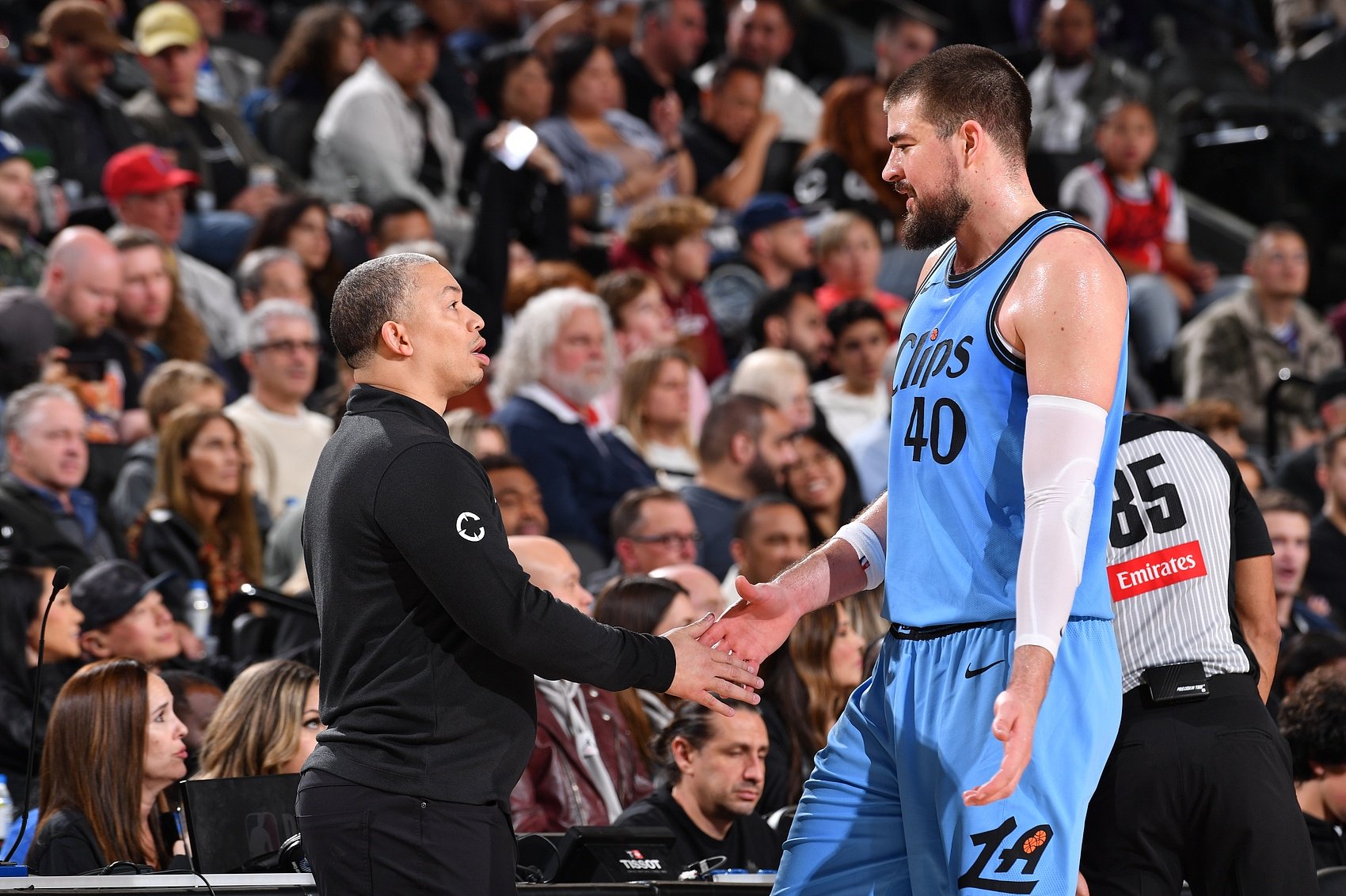 让祖巴茨更多参与进攻有多难？卢：他一拿球就被包夹 你告我咋办