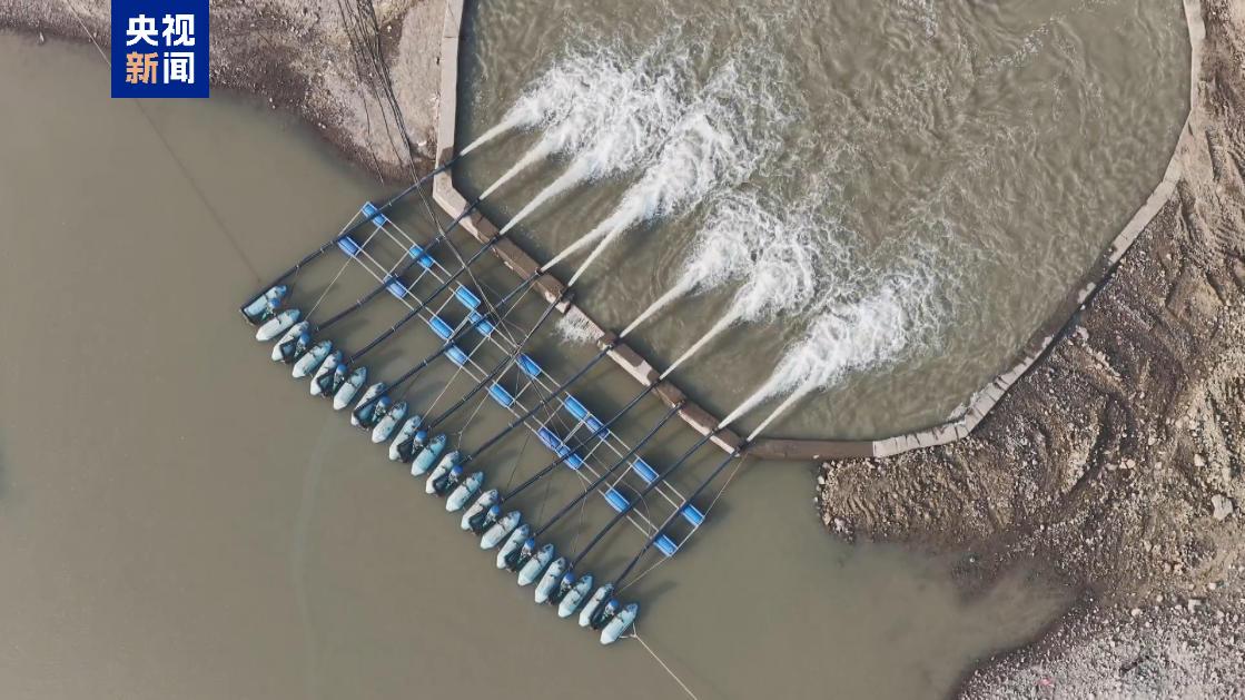 鄱阳湖水位走低 江西都昌一水厂启动提水作业保障饮水