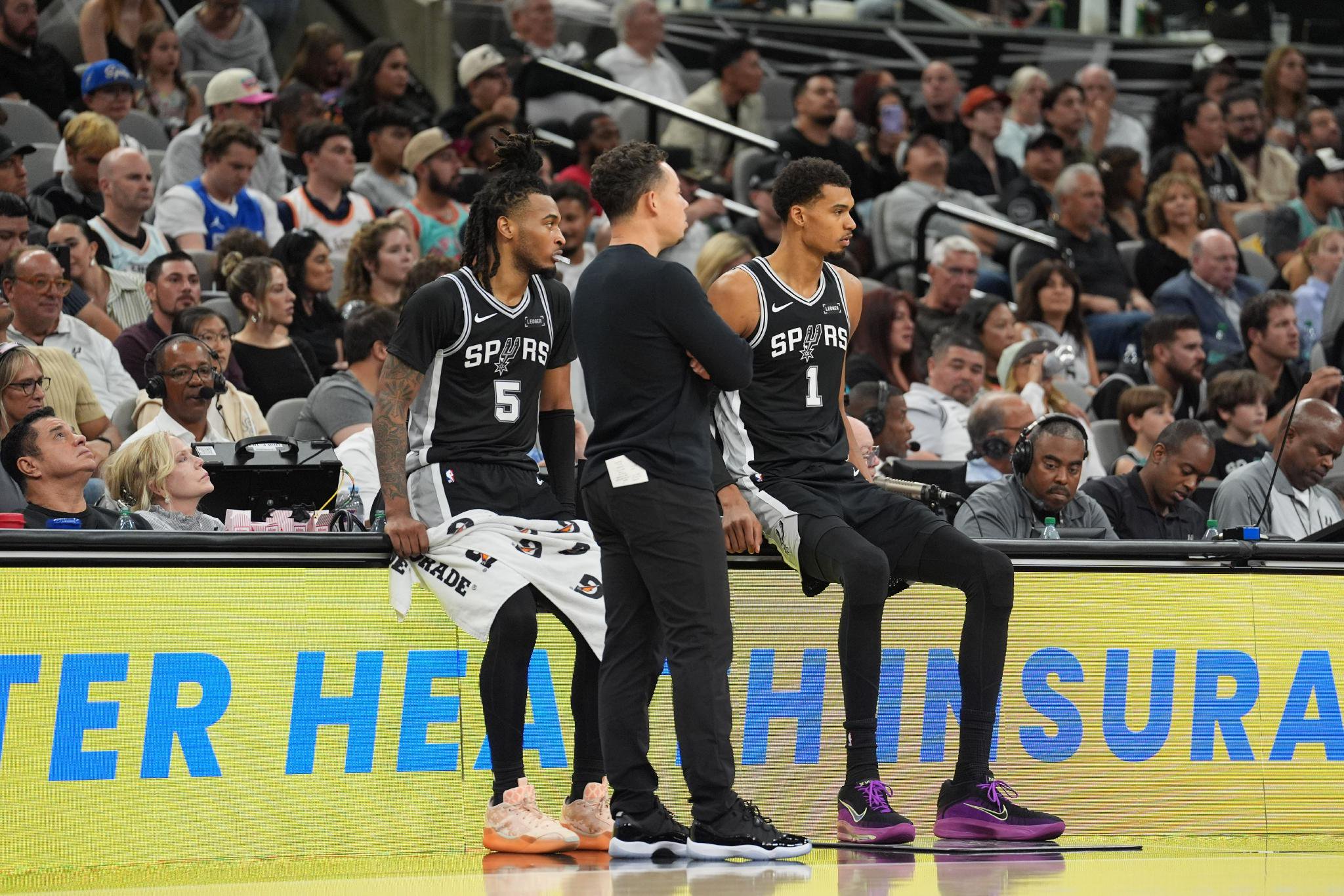 解说：篮球除天赋外不可或缺的还有智慧和经验 马刺还需努力学习