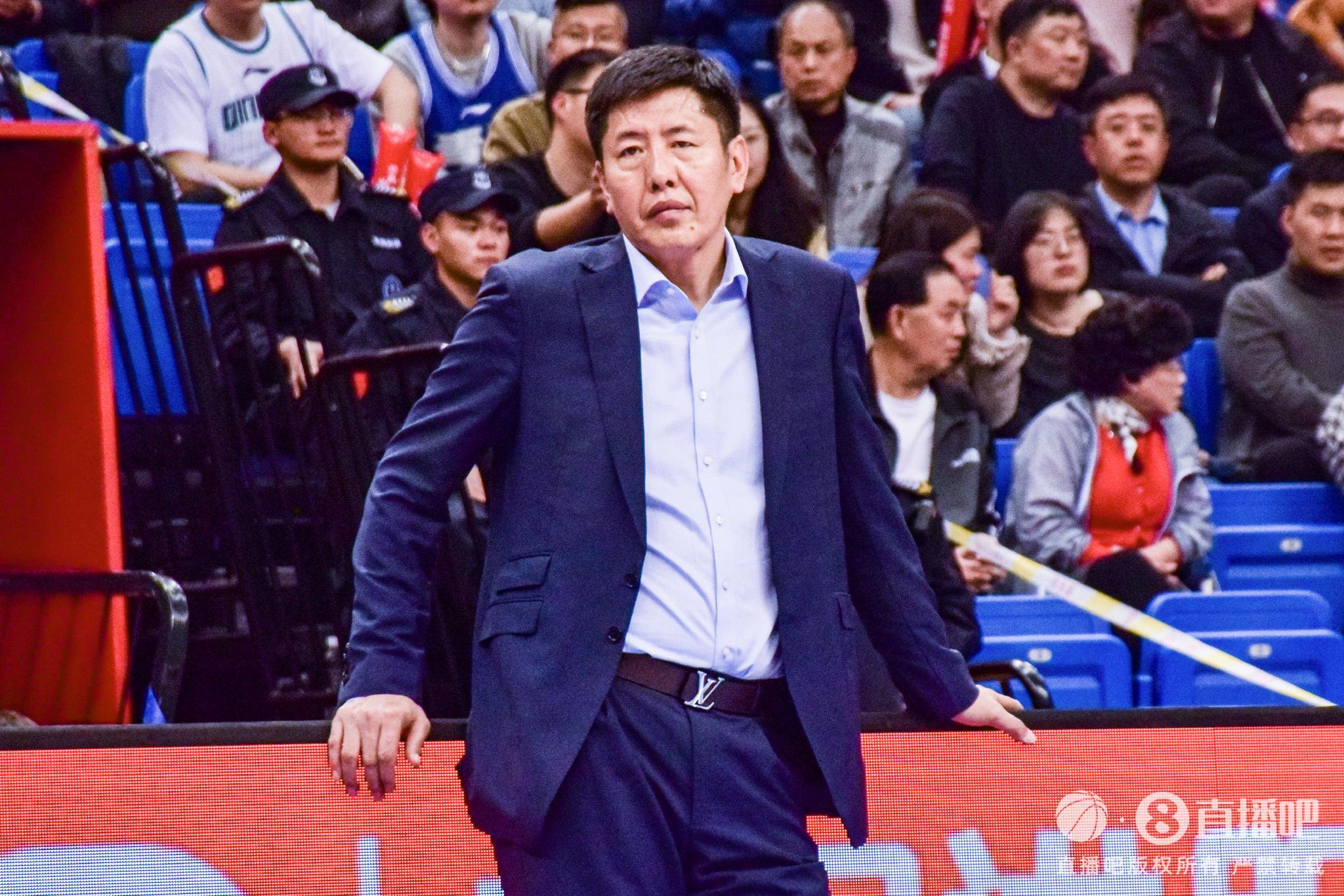 丁伟：向球迷们道歉 新赛季前两个主场都没拿下 没有什么客观理由