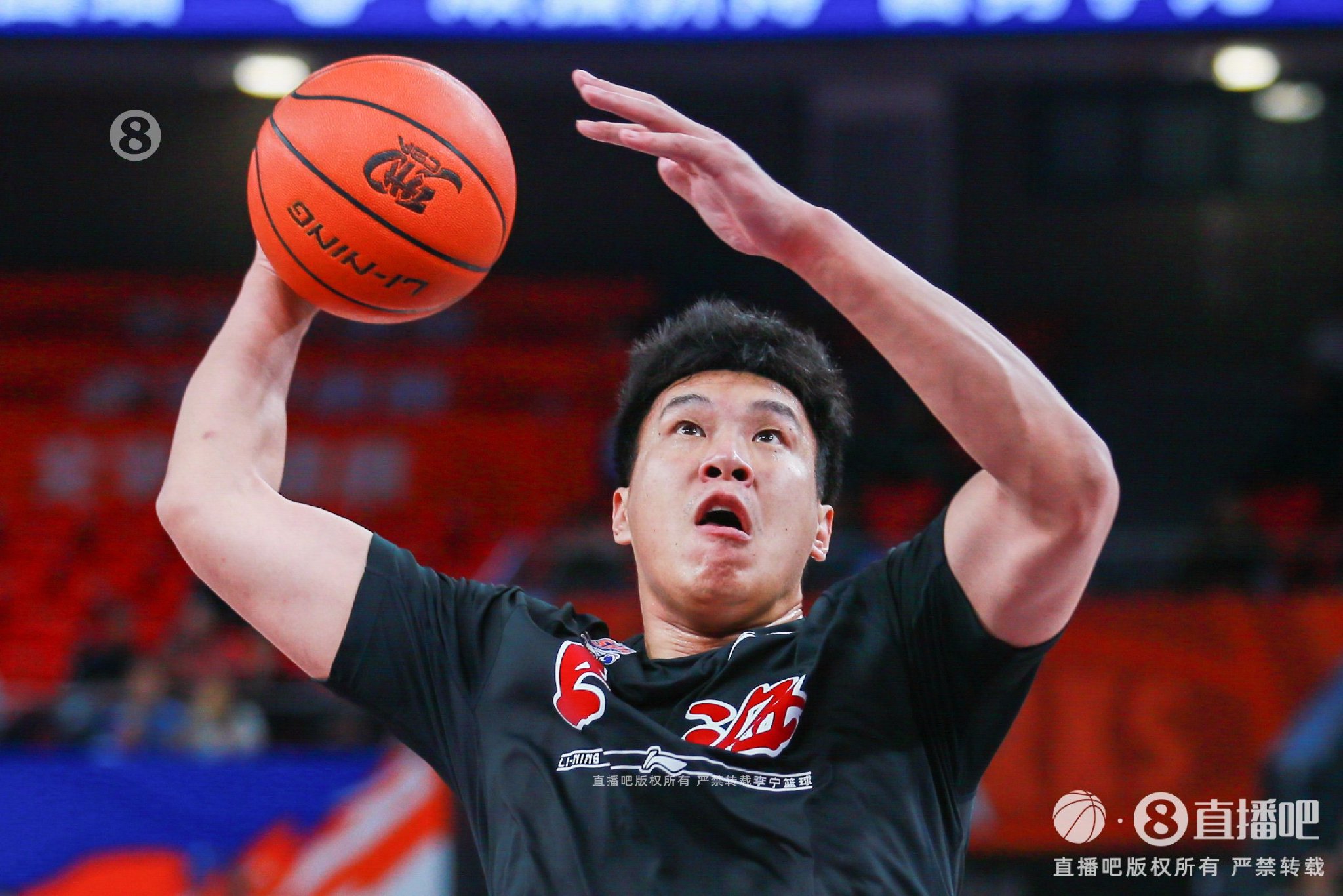 还有潜力可挖？上海32岁老将闫鹏飞潜力赛4中4&罚球3中3得到11分