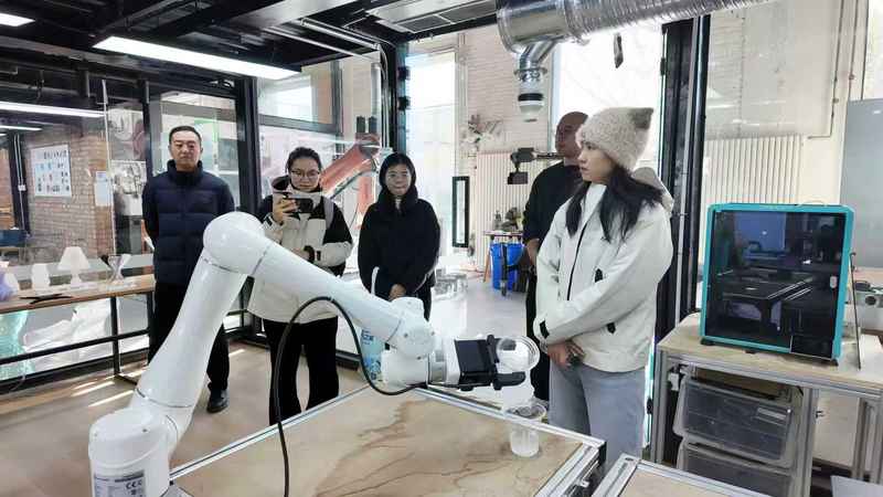 “丰台菁锐营”学员到10号线“青创村”内梦工厂开展工作。丰台区供图