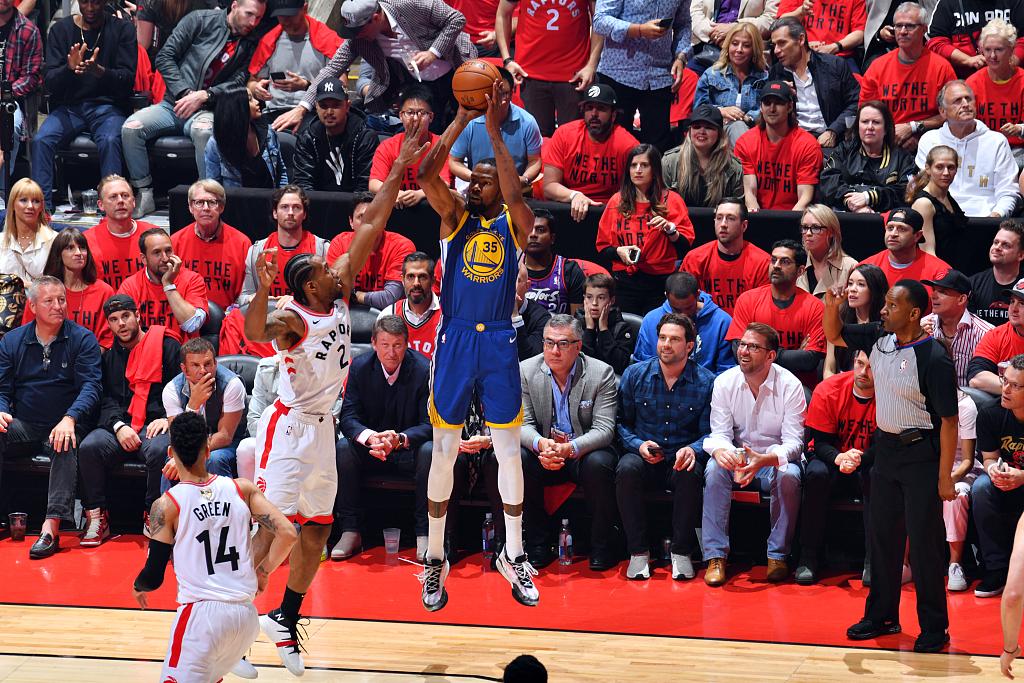 范弗里特：19年总决赛小卡听到KD要复出时表示 “我希望他能打”