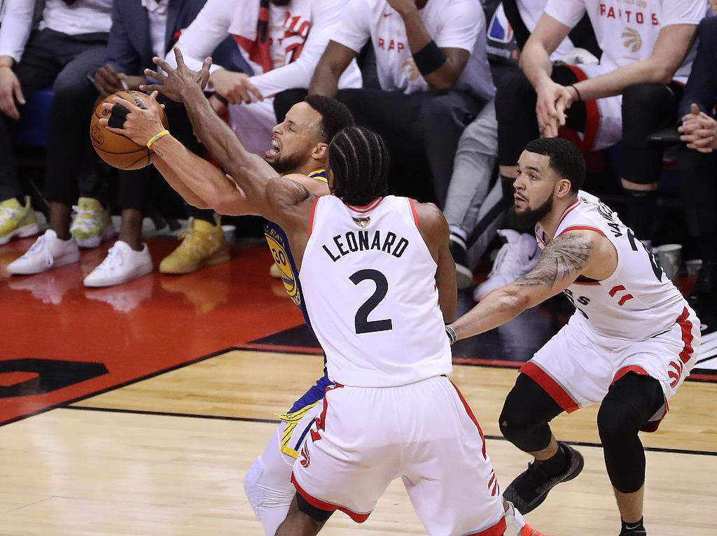 范弗里特谈19年总决赛对库里一盯四联：之前从未练习过这个战术