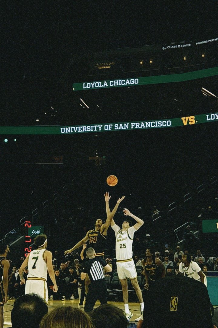 直播吧驻美专栏|旧金山大学男篮在勇士主场取胜 王俊杰犯规受限