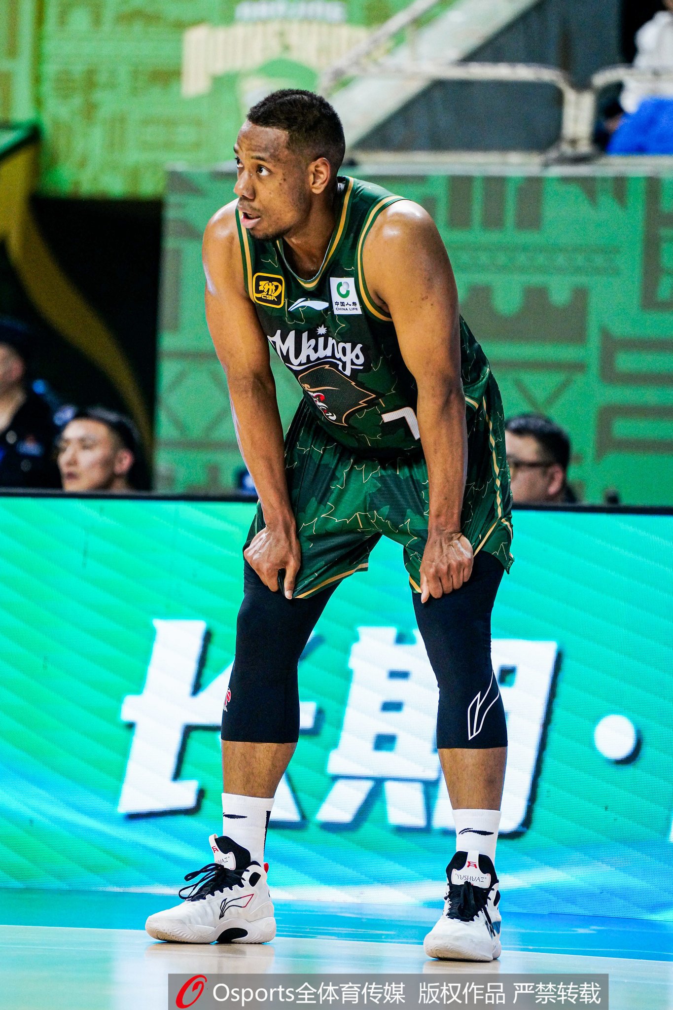 得分上双！祝铭震半场5中3拿到10分1板1助1断