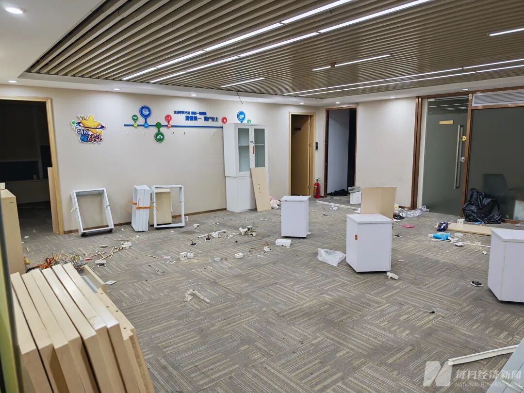 12月17日晚金雅福总部办公室 图片来源：每经记者 孔泽思 摄