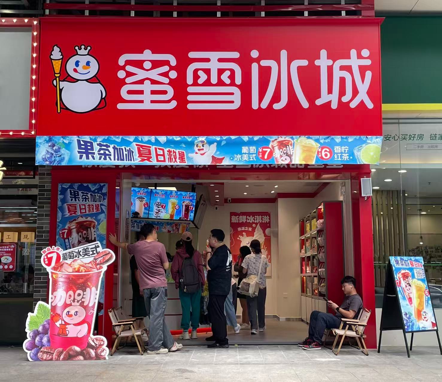 蜜雪冰城廣州珠江新城一門店。時(shí)代財(cái)經(jīng)攝