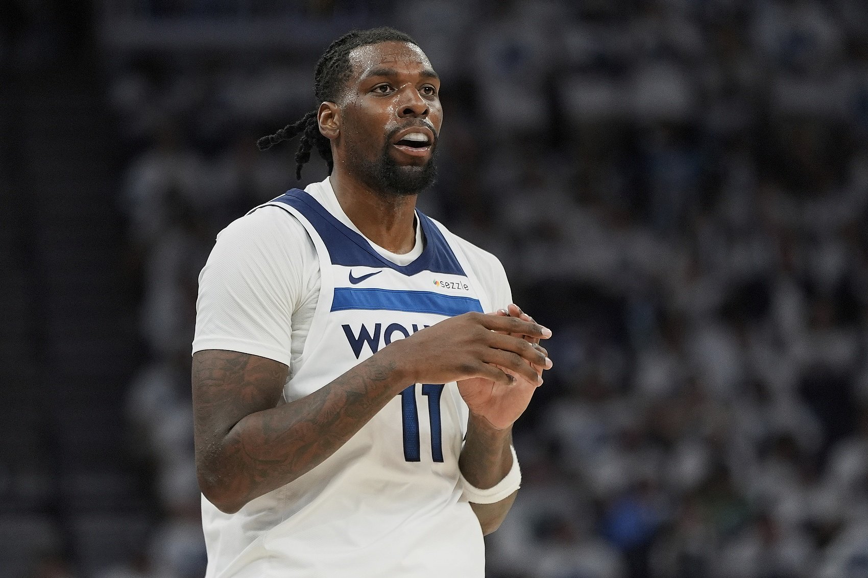 板凳发力！纳兹·里德半场7中4拿到11分5板 三分6中3