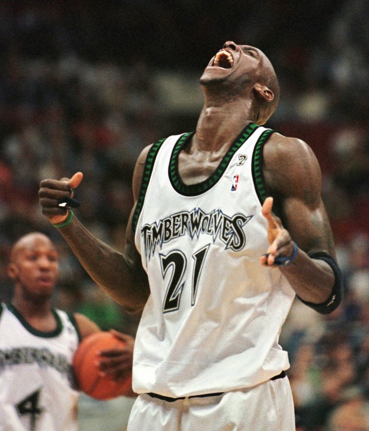 此前与前老板决裂！加内特重返森林狼担任高管并将退役21号球衣