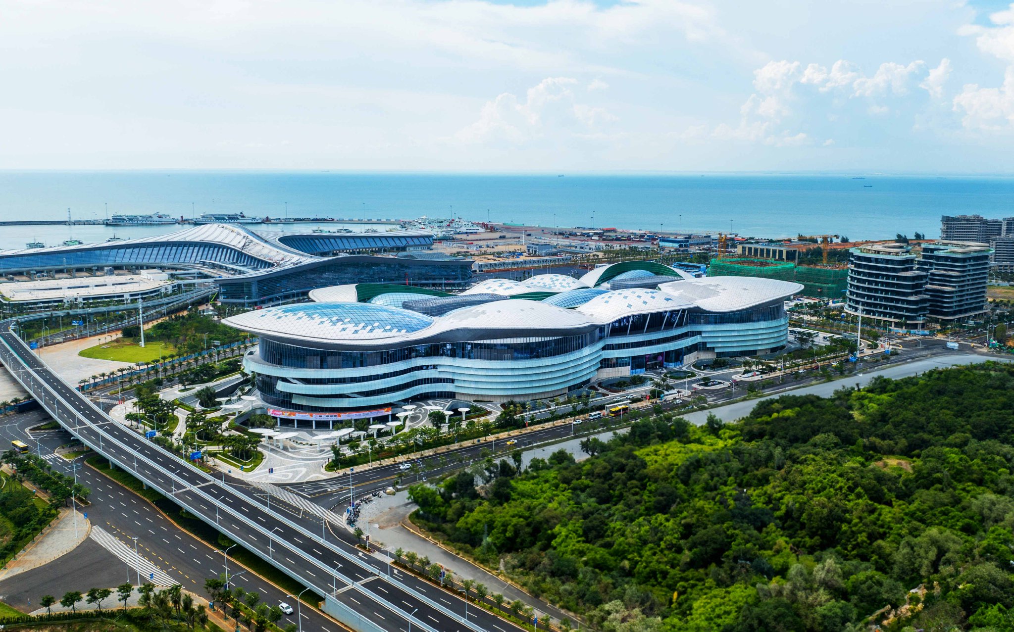 海南全岛封关正式启动 中国旅游集团擘画离岛免税消费新蓝图