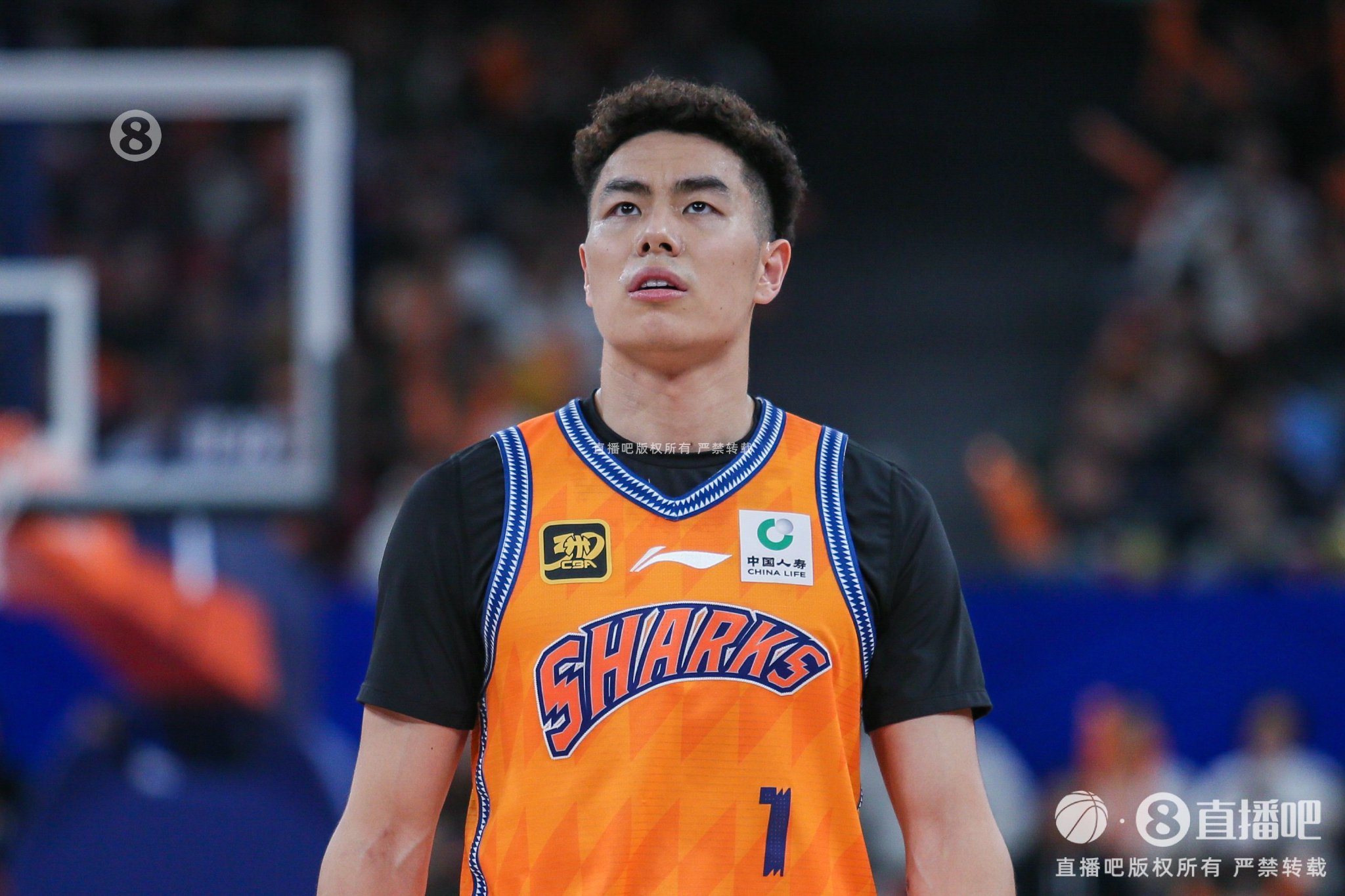 效率很高！李添荣半场5中4拿到11分 三分3中3