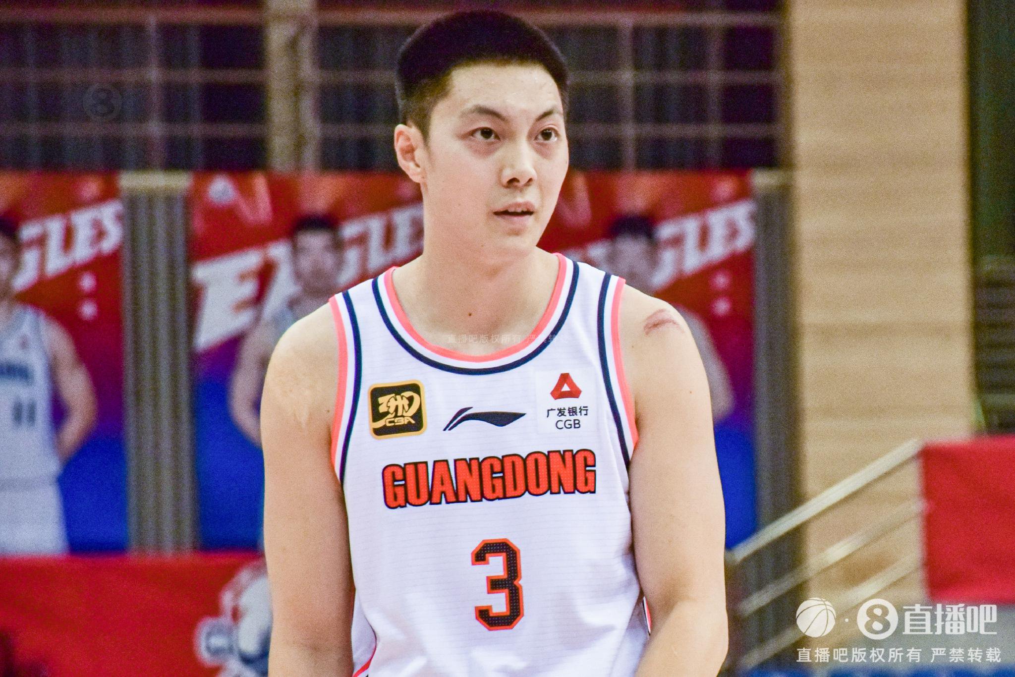 还是不好！胡明轩进攻端状态不佳 出战27分钟三分7中2仅拿8分