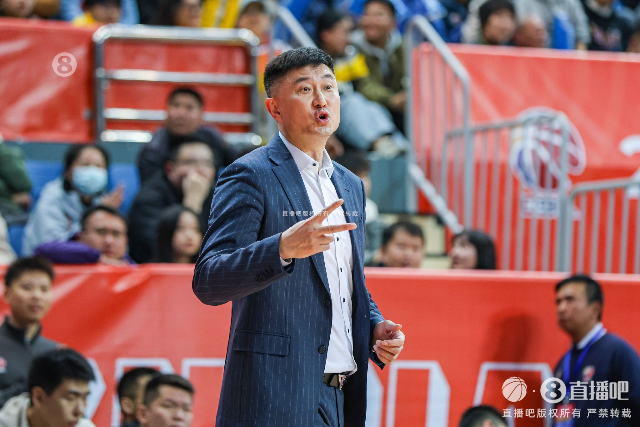 媒体人：广东缺少控球人&内线把握不足 赛季初最大收获是王洪泽