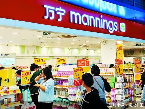 2025年12月17日，广州芳村万象，万宁mannings打折促销清场，准备停业。