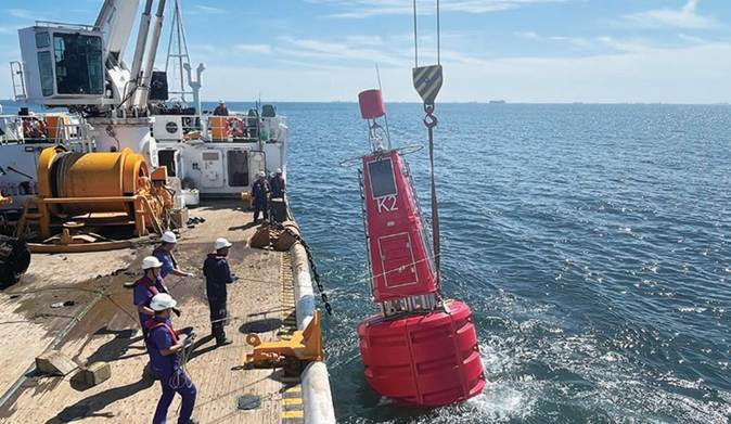 布设K2号多功能航标。