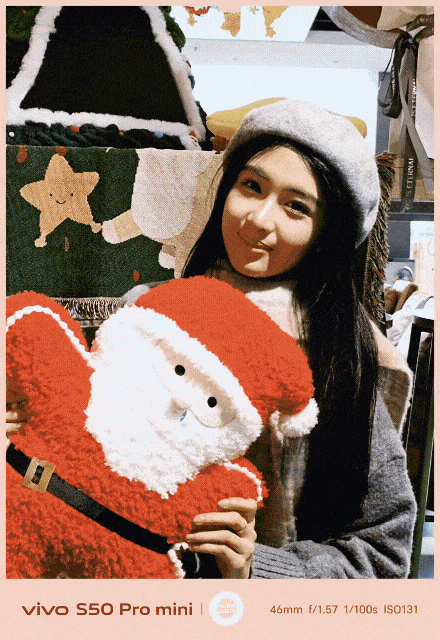 暖光照片则带着柯达胶片的浓郁与温暖，无论是在室内的咖啡馆还是室外的街角，都能营造出十分温馨的氛围感。 