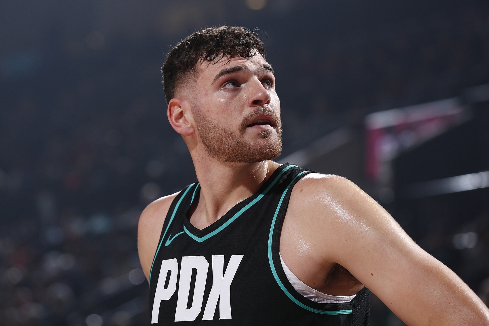 太能抢了！克林根半场6中4得11分5板 前场篮板有4个